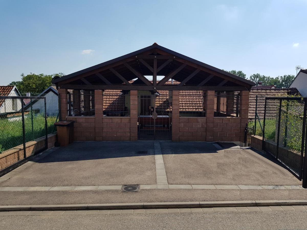 Sklep U Cejku Villa Mutěnice Exteriör bild